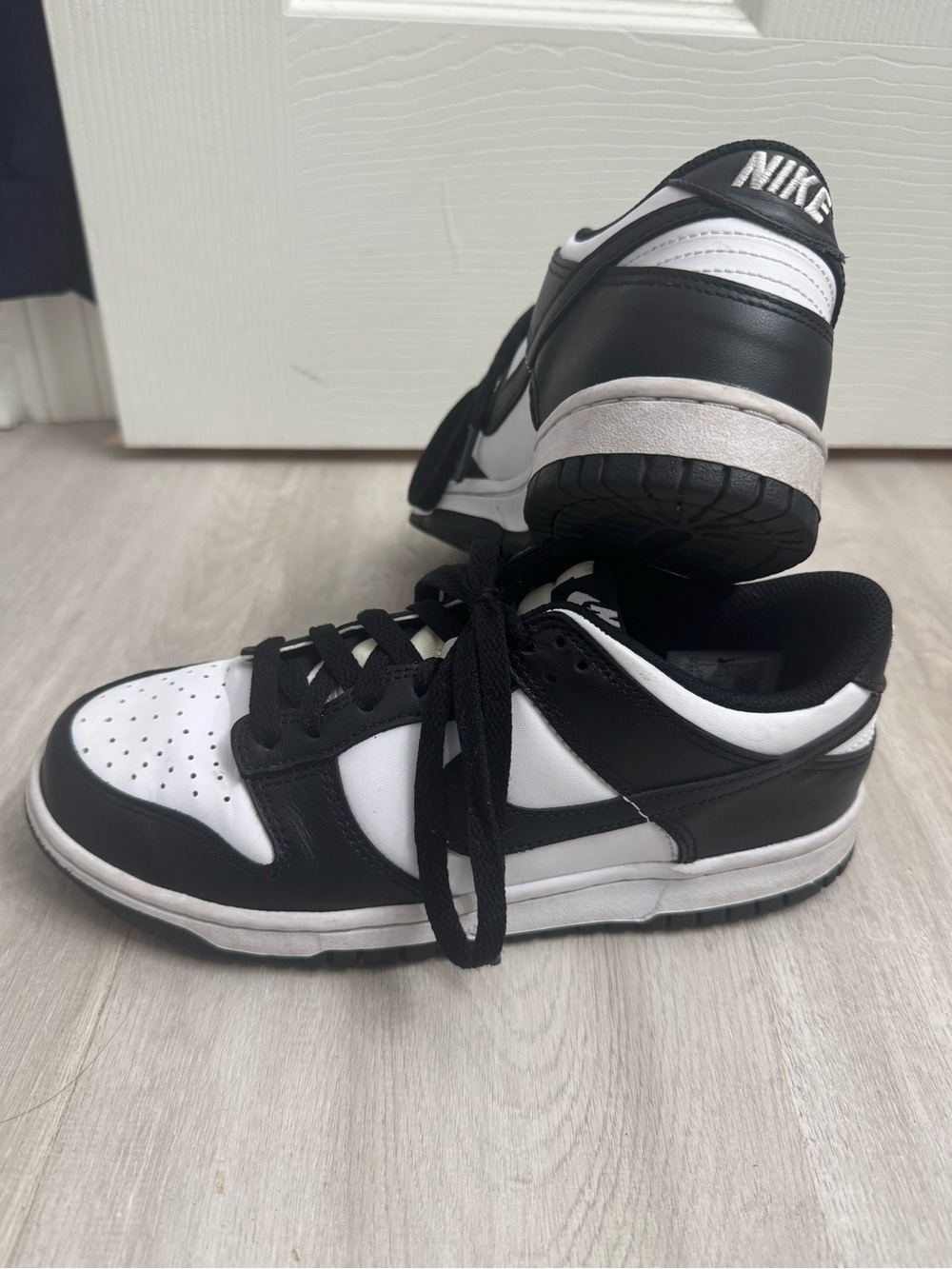 Nike Low Dunk Panda Sneakers